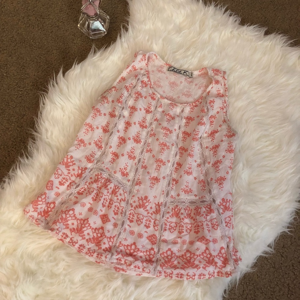 🎀 2 FOR $20 🎀 White Coral Pattern Top